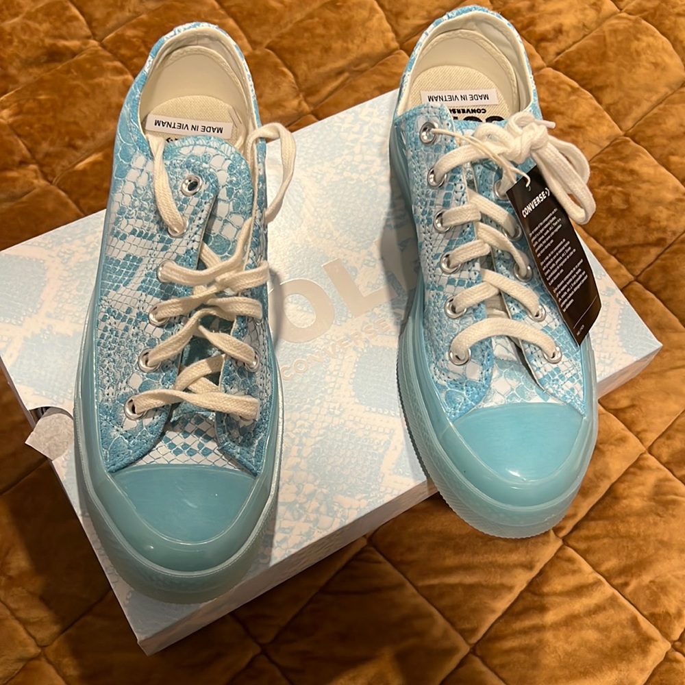 LIMITED EDITION/NEVER WORN Converse Chuck 70ox GOLF White&BabyBlue FauxSnakeskin